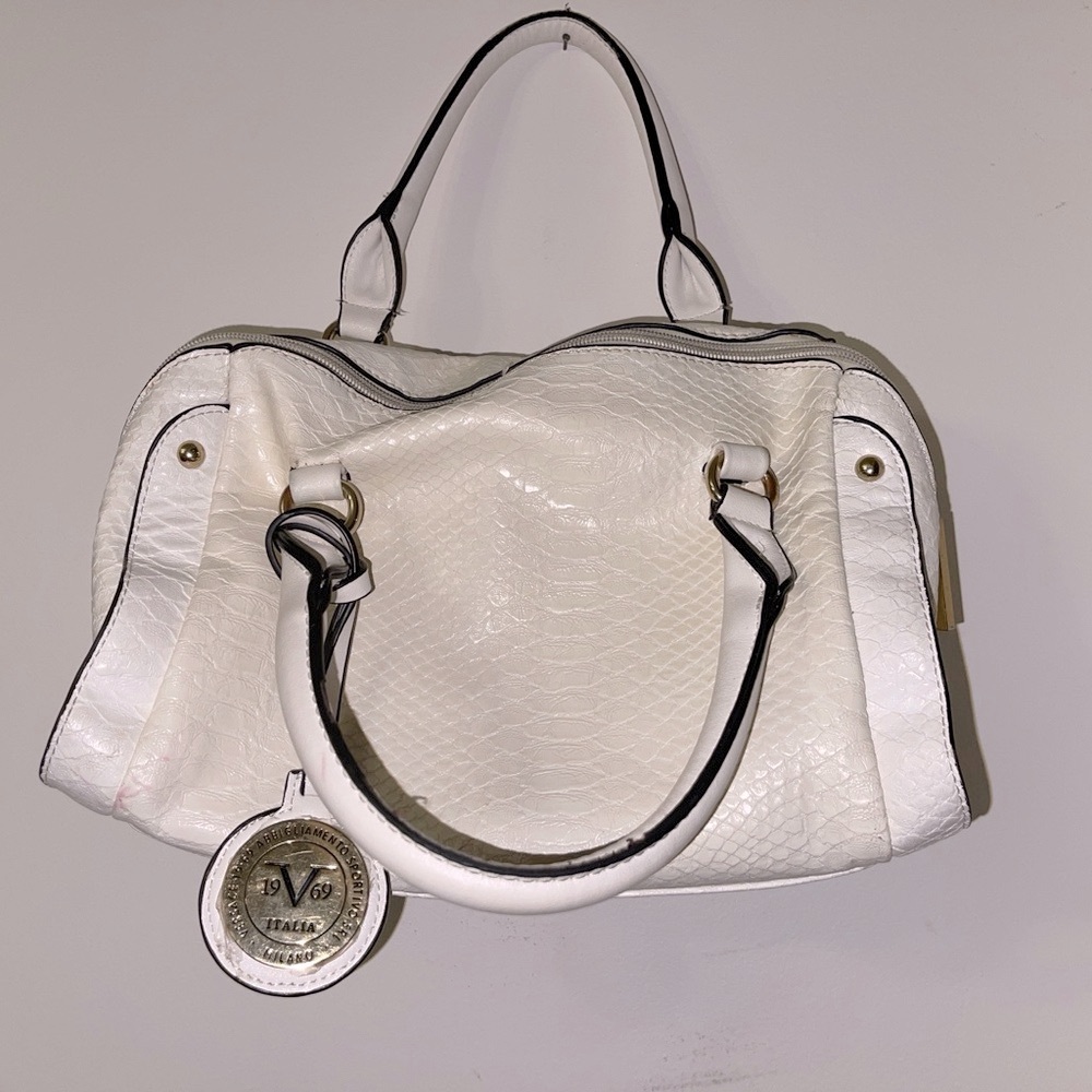 Versace 19V69 Luxurious White Satchel with Quilted Texture and Gold Accents - Picture 8 of 17